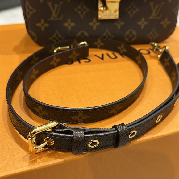 Louis Vuitton Pochette Metis - Picture 7 of 7